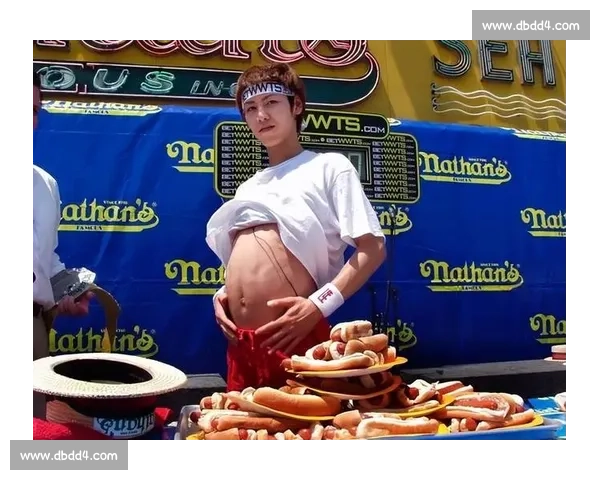 日本大胃王比赛挑战极限食量 参赛者拼尽全力争夺冠军荣耀